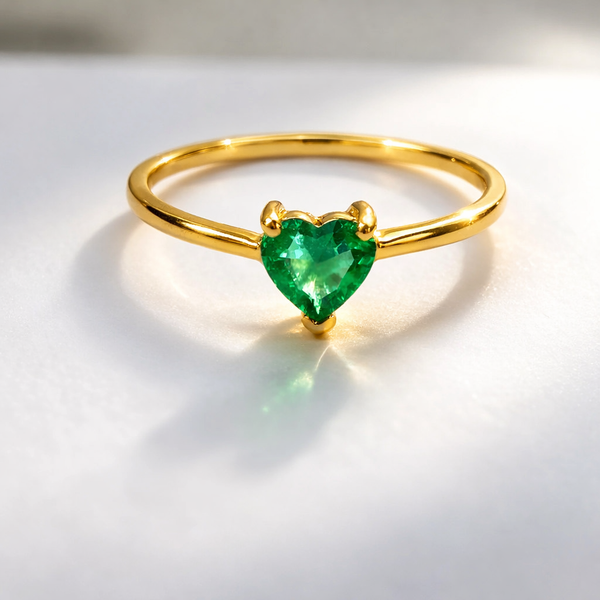 Anillo Esmeralda corazon 0.30 cts 5.3mm 1.47/gr Oro Amarillo Talla 8 ID: 3161