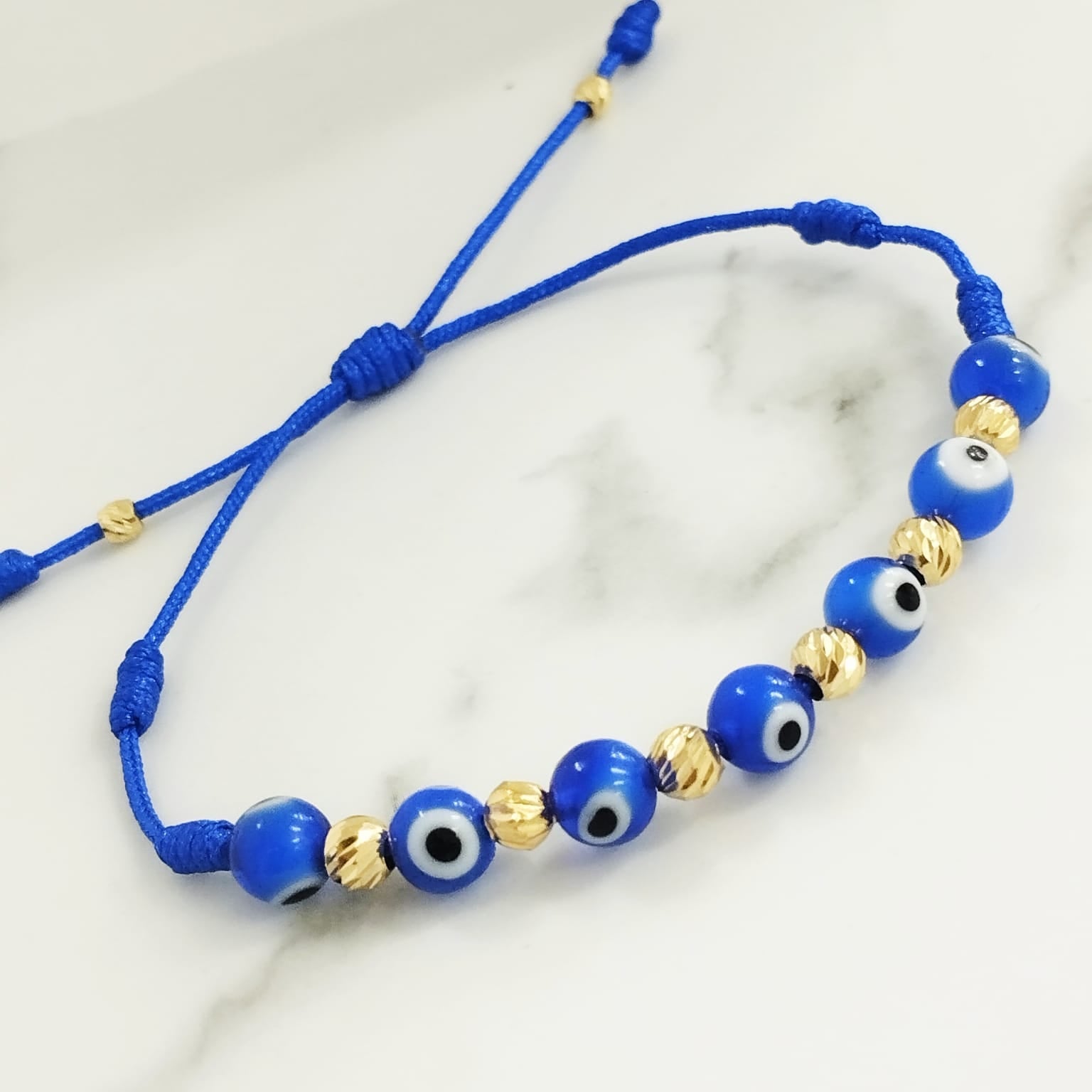 Pulsera tejida ojo turco y siete nudos con seis bolas diamantadas #4 y dos #3 ID: 1458