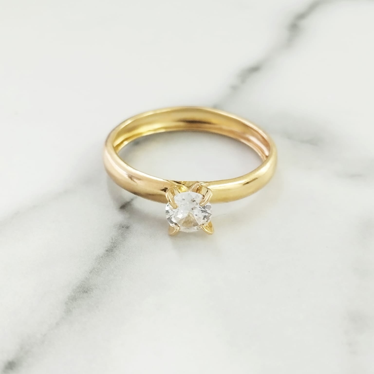 Anillo solitario con circon blanco T7-1/2 / 1.3 /gr ID: 2317