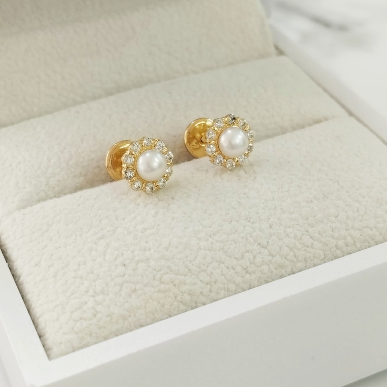 Topo Perla Con Circon Blanco 5mm /1.15/gr ID: 2375