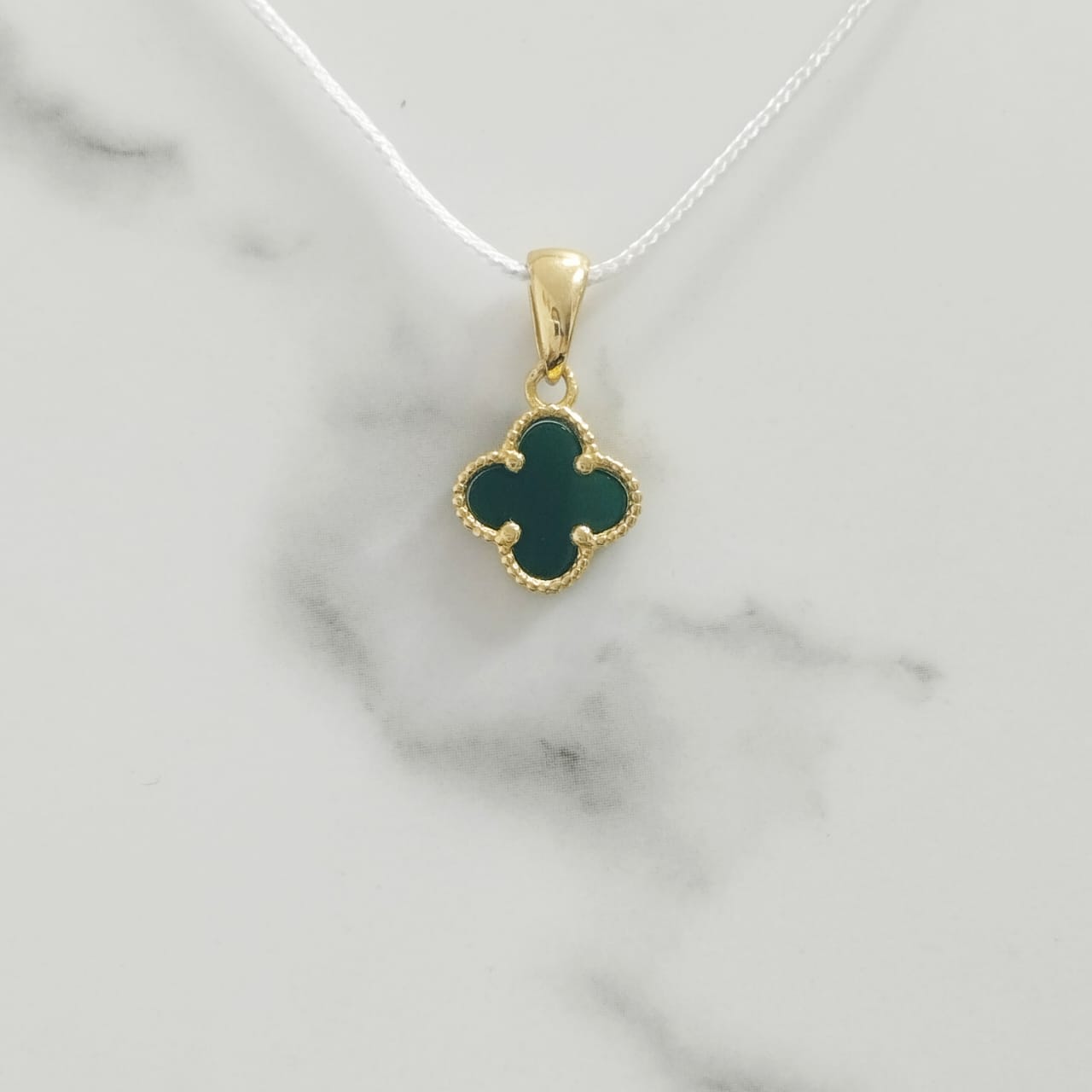 Dije Trebol Piedra Verde 1.6cm /1.2/gr ID: 2440