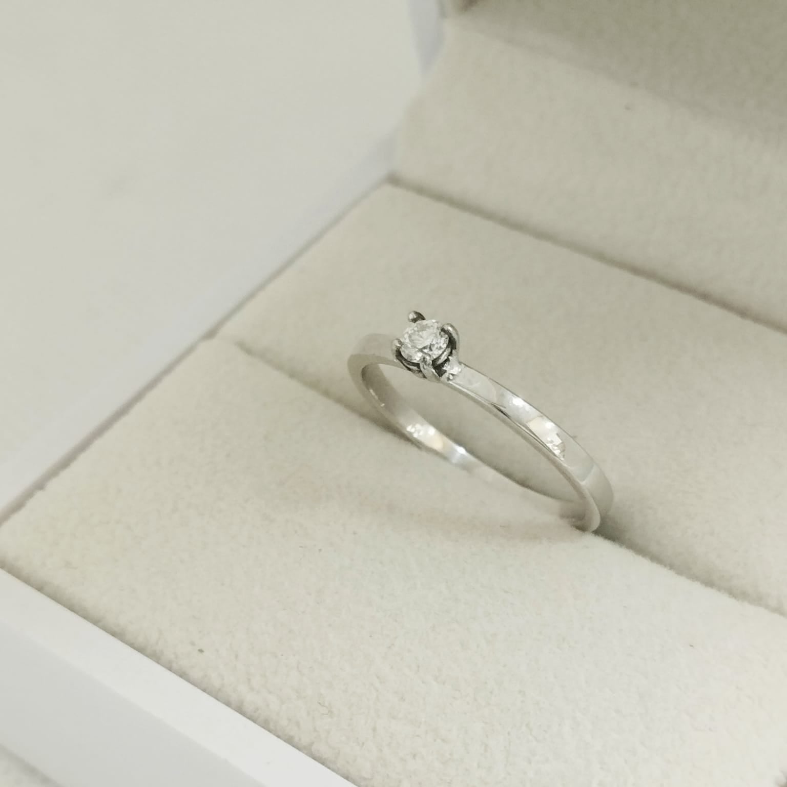 Anillo Solitario Diamantes T5 1/2  1.77gr 10pts Oro Blanco ID: 2227