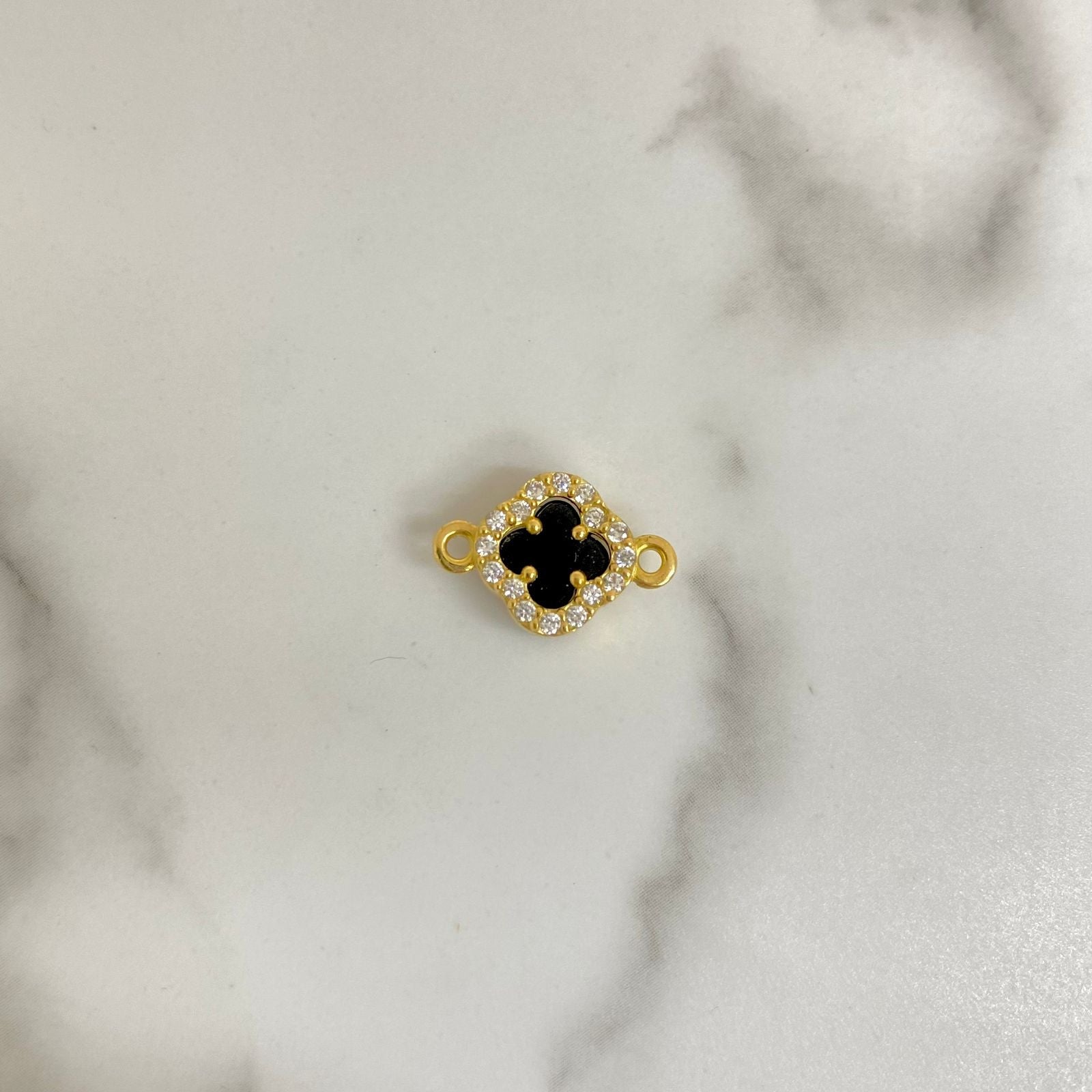 Herraje Trebol Negro Con Circones Blancos 1.4cm /1.35/gr ID: 2385