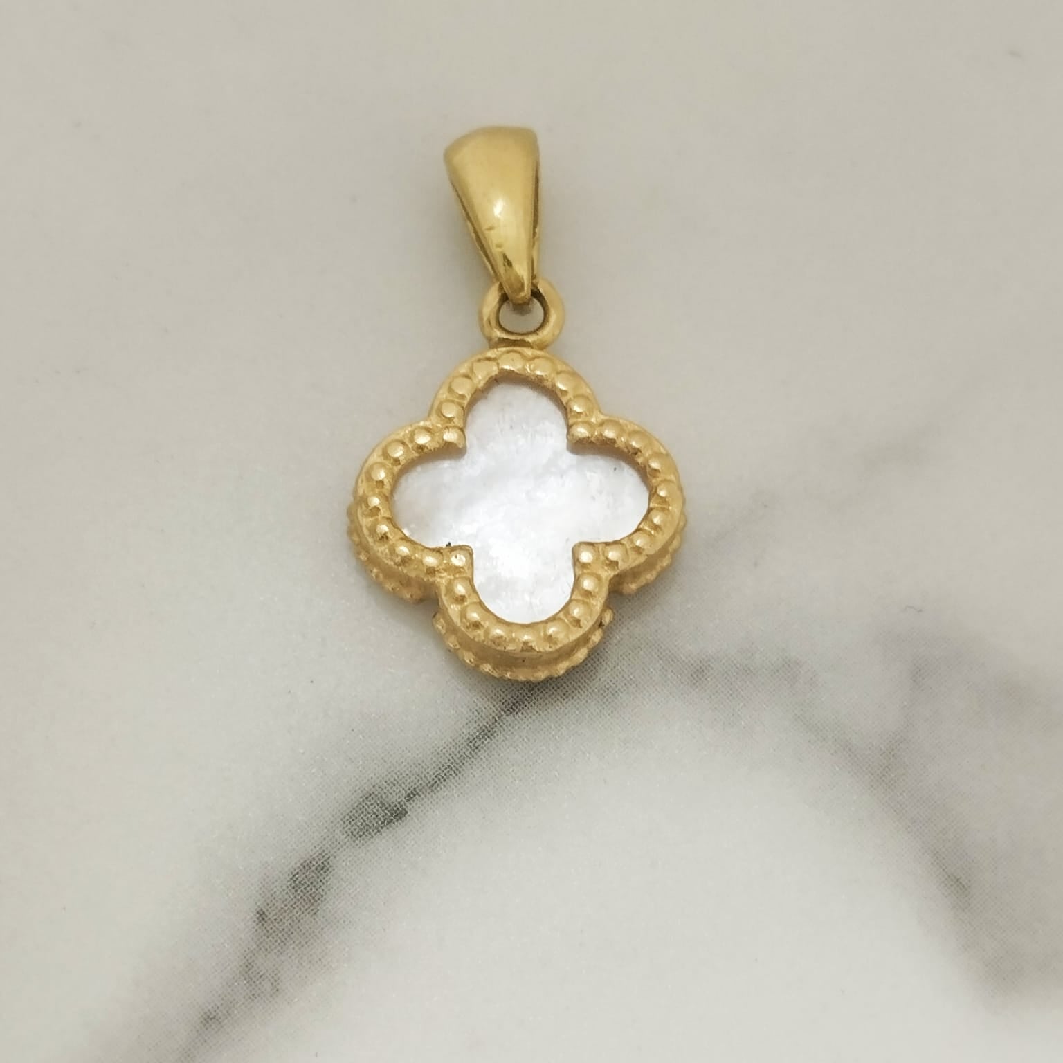 Dije Trebol Piedra Nacar Oro Amarillo 2cm +2 /1.65/gr ID: 2595