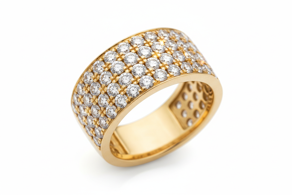 Anillo oro 18k con incrustaciones en diamante