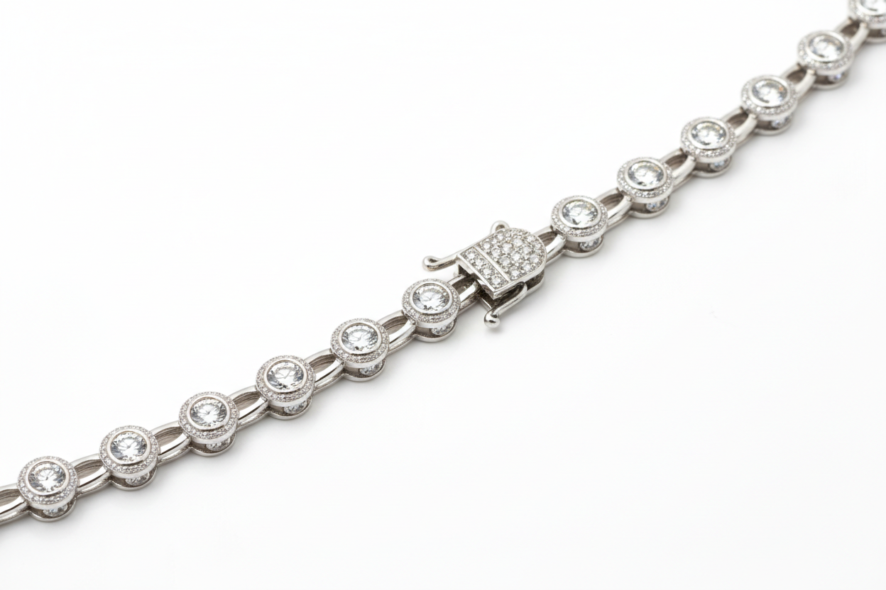 Cadena de plata con incrustaciones de diamante