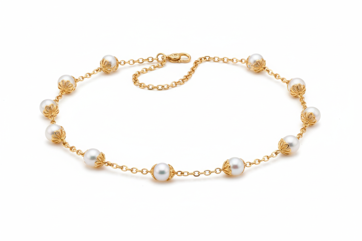 Cadena en oro con pequeñas perlas incrustadas