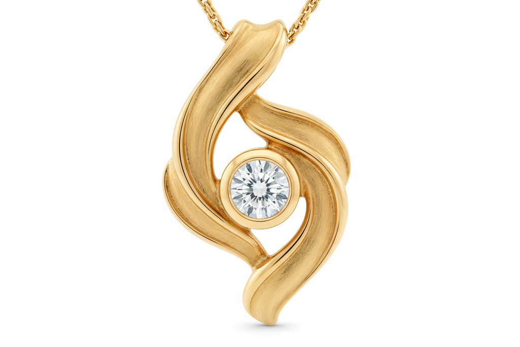 Dije con diamante incrustado en oro