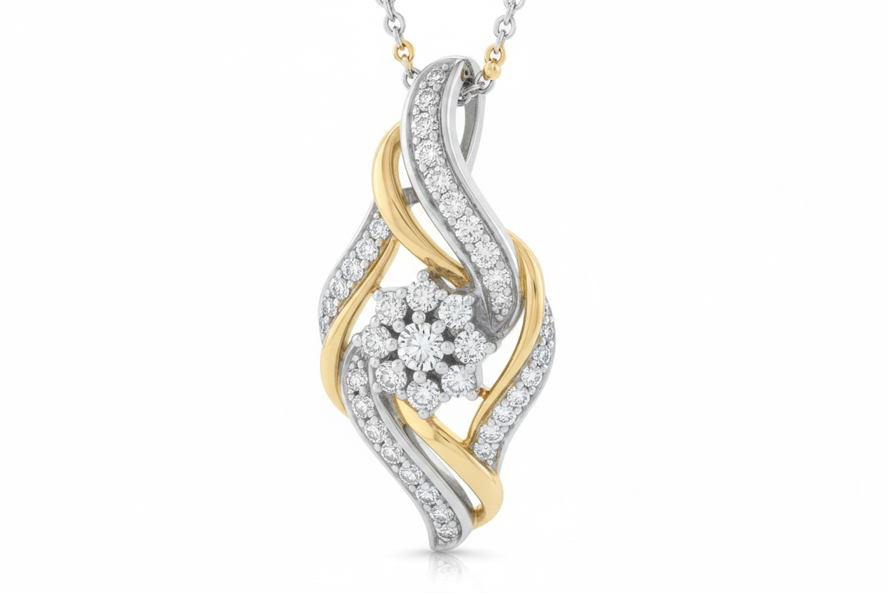 Dije en plata con pequeñas incrustaciones en diamante y oro